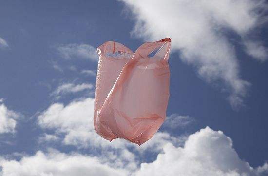 Fè plastik sak fè / pran ka moun ki pwoblèm